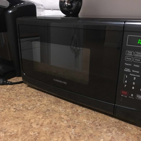 Farberware&reg; Classic 0.7 Cubic Foot Microwave Oven. View a larger version of this product image.