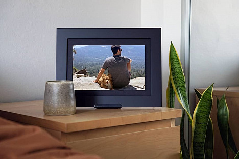 SimplySmart Home PhotoShare 8-Inch Friends and Family Smart Frame. View a larger version of this product image.