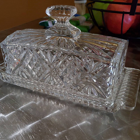 Godinger Dublin Crystal Covered Butter Dish. View a larger version of this product image.