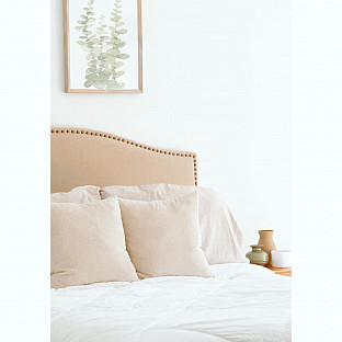 Alternate image 1 for Kathy Ireland&reg; White Goose Feather and Goose Down Comforter