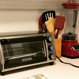 Alternate image 11 for Black &amp; Decker&trade; 4-Slice Toaster Oven in Grey