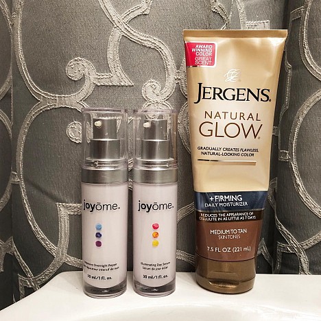 Jergens&reg; Natural Glow&reg; Firming Daily Moisturizer in Medium to Tan. View a larger version of this product image.