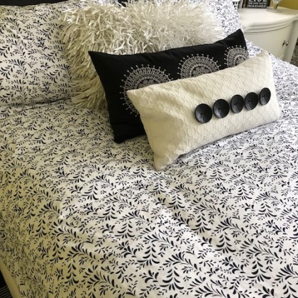 Home Collection Burst Vines 3-Piece Duvet Cover Set. View a larger version of this product image.