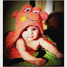 Alternate image 2 for Just Bath by Just Born&trade; Love to Bathe Crab Hooded Towel in Orange