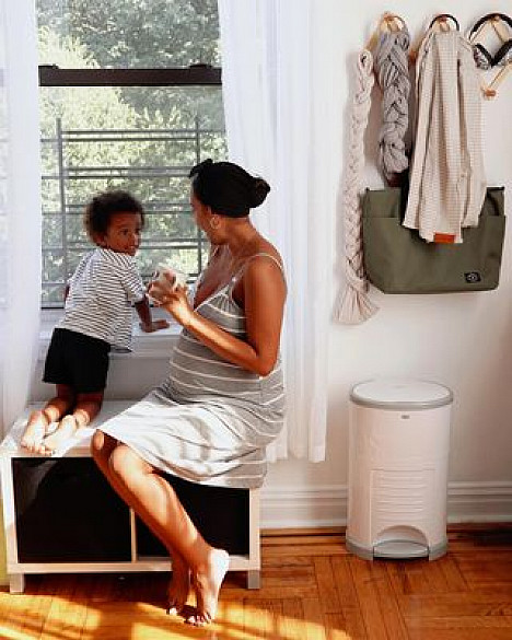 D&eacute;kor&reg; Classic Hands-Free Diaper Pail. View a larger version of this product image.