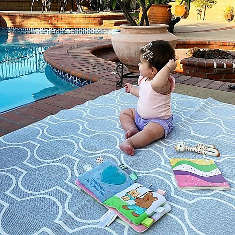 Baby Care Outdoor Picnic Mat in Circle Raum. View a larger version of this product image.