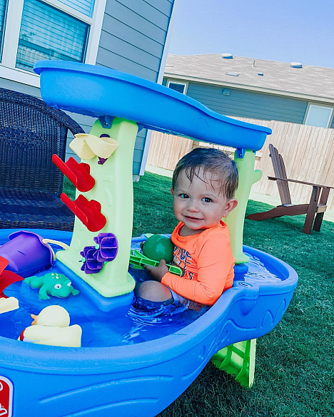 Step2&reg; Rain Showers Splash Pond Water Table. View a larger version of this product image.